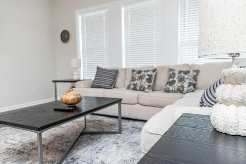 New Spacious 3 Bedroom Suite Garage Parking Free Wi-Fi Office Space And Patio View Duluth Zewnętrze zdjęcie