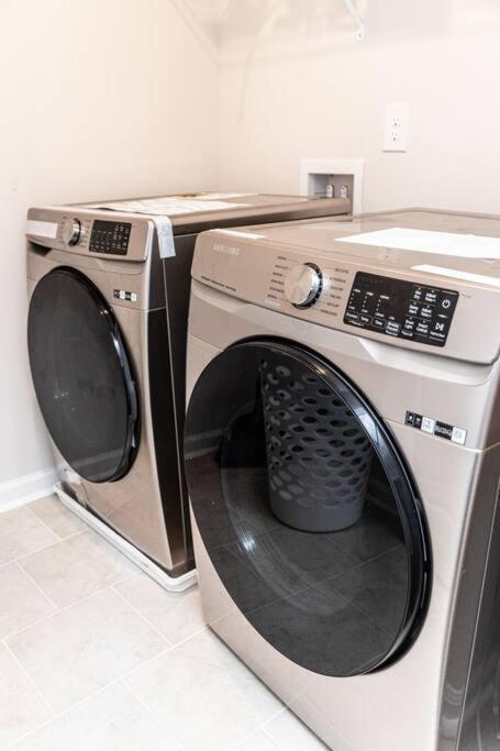 New Spacious 3 Bedroom Suite Garage Parking Free Wi-Fi Office Space And Patio View Duluth Zewnętrze zdjęcie