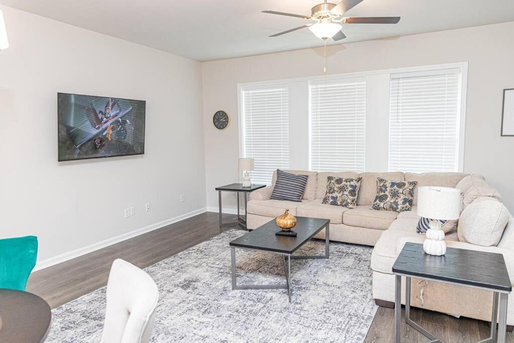 New Spacious 3 Bedroom Suite Garage Parking Free Wi-Fi Office Space And Patio View Duluth Zewnętrze zdjęcie